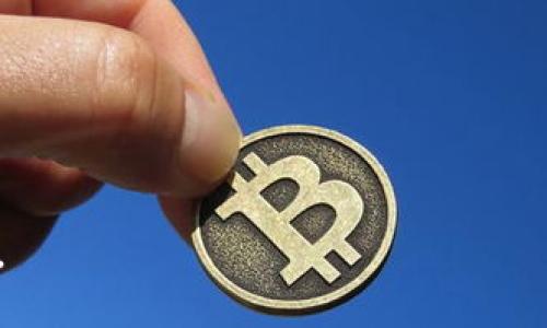 区块链大数据材料是一种新兴的概念，结合了区块链技术和大数据技术的优势，用于处理和分析通过区块链网络生成和存储的数据。区块链本身是一个去中心化的数字账本，其特点是不可篡改和透明，因此，区块链中的数据可以被视为一种特殊的大数据材料。这种数据材料不仅具有大数据的规模性，还具备区块链的安全性和可靠性，使其在多个领域呈现出独特的价值和应用前景。

### 区块链大数据材料的特点

1. **去中心化存储**：区块链网络中的数据不是存储在单一位置，而是分布在整个网络上，每个节点都保存了一份完整的数据副本。这种特性提高了数据的安全性，避免了单点故障的风险。

2. **不可篡改性**：在区块链上，任何数据一旦被记录，就无法被更改或删除。这种不可篡改性使得数据的完整性和可信度大大增强。

3. **透明性**：区块链中的交易记录对所有参与者都是可见的，虽然参与者的身份可以是匿名的，但交易的历史和数据依然是公开的。这为数据的审计和验证提供了便利。

4. **智能合约**：区块链技术能够支持智能合约的执行，允许在满足某些条件时自动执行预设的协议。这为数据处理和业务流程的自动化提供了可能。

### 区块链大数据材料的应用场景

区块链大数据材料在多个领域具有广泛的应用潜力，例如：

1. **金融服务**：区块链可以用来实时跟踪和验证交易数据，提高金融交易的透明度和安全性。通过分析区块链上的数据，金融机构可以更好地评估风险和做出决策。

2. **供应链管理**：在供应链中，利用区块链实现原材料的来源追踪，可以有效打击假冒伪劣产品。通过分析区块链记录的数据，企业可以供应链流程、提高效率。

3. **医疗健康**：区块链可以安全地存储患者的医疗记录，确保数据的隐私与安全。同时，研究人员可以利用区块链中的数据分析疾病模式和发展新药。

4. **智能城市**：在智能城市的建设中，区块链大数据材料可以用于管理城市基础设施、交通流量和公共资源，提高城市管理的智能化和高效化。

### 面临的挑战

尽管区块链大数据材料展现出巨大的潜力，但仍然面临挑战：

1. **数据标准化**：区块链中的数据格式和标准化问题需要解决，以便于进行大规模的数据分析和应用。

2. **法律法规**：在数据隐私和安全方面，区块链大数据的应用可能受到法律法规的制约，需要更完善的法律框架来保护用户权益。

3. **技术复杂性**：区块链和大数据技术本身都是复杂的技术，企业对于这两者的结合理解和应用水平可能存在差异。

### 未来趋势

随着技术的不断发展，区块链大数据领域有几个值得期待的趋势：

1. **跨行业合作**：越来越多的行业将认识到区块链大数据的价值，未来可能会形成跨行业的合作，共同开发应用。

2. **数据经济的崛起**：区块链大数据将促进新的数据经济出现，用户可以通过区块链技术分享数据并从中获利，数据的所有权和使用权将更加明确。

3. **AI与区块链结合**：人工智能与区块链的结合将会为数据分析提供新的思路，利用区块链的数据来训练机器学习模型，形成更加智能的数据分析系统。

### 可能相关的问题

#### 问题1：区块链大数据材料在金融行业的具体应用是什么？

在金融行业，区块链大数据材料的应用主要体现在以下几个方面：

1. **实时交易监控**：金融机构可以实时监控区块链上的交易数据，及时发现可疑交易，增强反洗钱和合规监管能力。

2. **数据分析与风险管理**：通过分析区块链上的用户交易记录，金融机构可以建立更加精准的风险评估模型，信贷决策和投资策略。

3. **跨境支付**：利用区块链技术进行跨境支付可以大幅降低成本，提高支付速度，区块链大数据的透明性使得支付记录可以进行实时审计。

4. **智能合约**：金融机构可以通过智能合约自动执行交易协议，减少人为干预和操作风险，提高交易的效率。

从个人的角度看，随着区块链技术在金融领域的普及，我真心觉得这将是一个非常公平且高效的时代，每一个人都能在金融活动中获得更多的透明度，减少不必要的中介成本。

#### 问题2：如何解决区块链大数据材料面临的隐私和安全问题？

隐私和安全问题是区块链大数据材料必须面对的重要课题，解决方案包括：

1. **隐私保护技术**：可以采用零知识证明等加密技术，保护用户的隐私，同时保证数据的真实性和可信度。

2. **数据分层管理**：对敏感数据进行分层存储，只有在特定条件下经过授权才能访问，从而降低数据泄露的风险。

3. **法规与合规**：制定相应的法律法规，确保区块链项目遵循数据保护标准，保障用户权益和数据安全。

4. **社区共治**：在区块链网络中建立社区自治机制，鼓励用户对数据安全和隐私进行管理与监督，共同维护网络的安全稳定。

诚然，区块链大数据材料的隐私和安全问题依然是一个挑战，但随着技术的逐步成熟和法律法规的完善，未来的解决方案将会越来越丰富和有效。

总的来说，区块链大数据材料作为一个新兴领域，充满了机遇与挑战。在未来的数字经济中，它将继续发挥重要作用，连接起不同的行业与领域，实现真正的智能化和数字化转型。